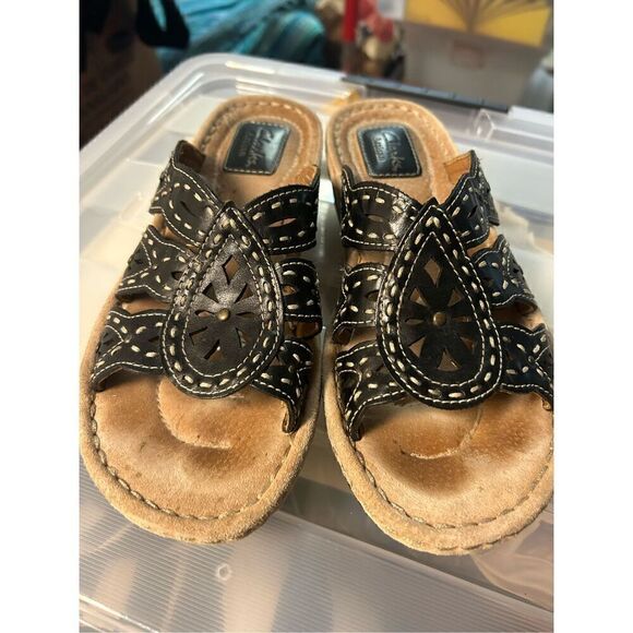 Clarks Shoes - Clark’s artisan black sandals